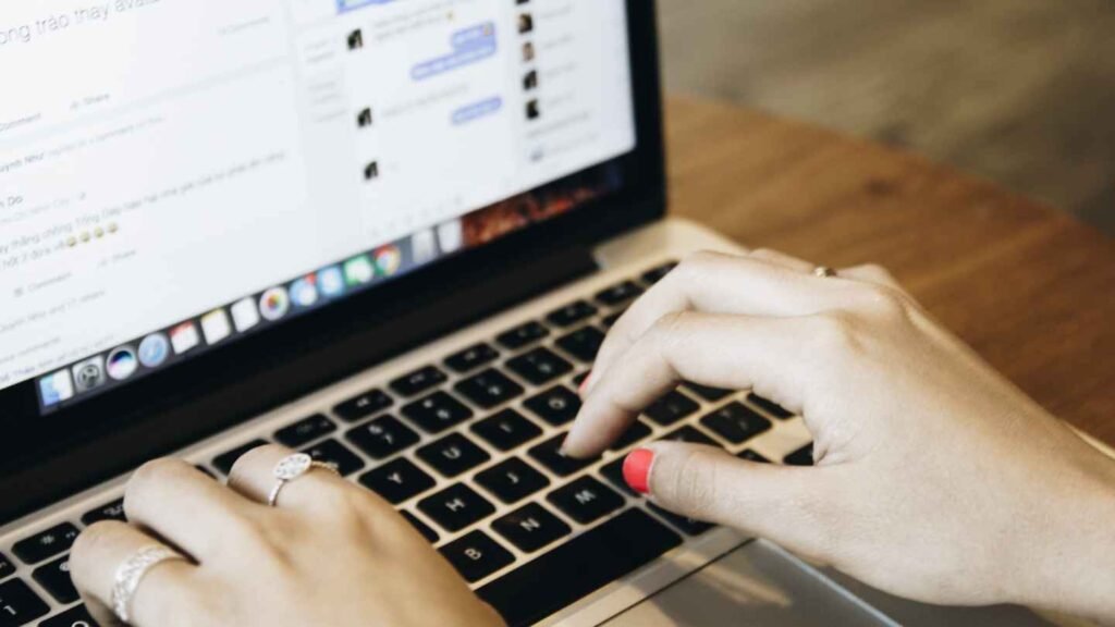 Searching at Facebook Cummunity